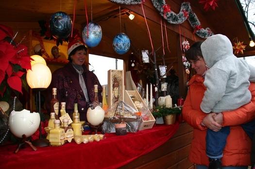 weichnachtsmarkt08-news2.jpeg - Weihnachtsmarkt Wildenau, Stand von Ninette Klatt, Straußenfarm